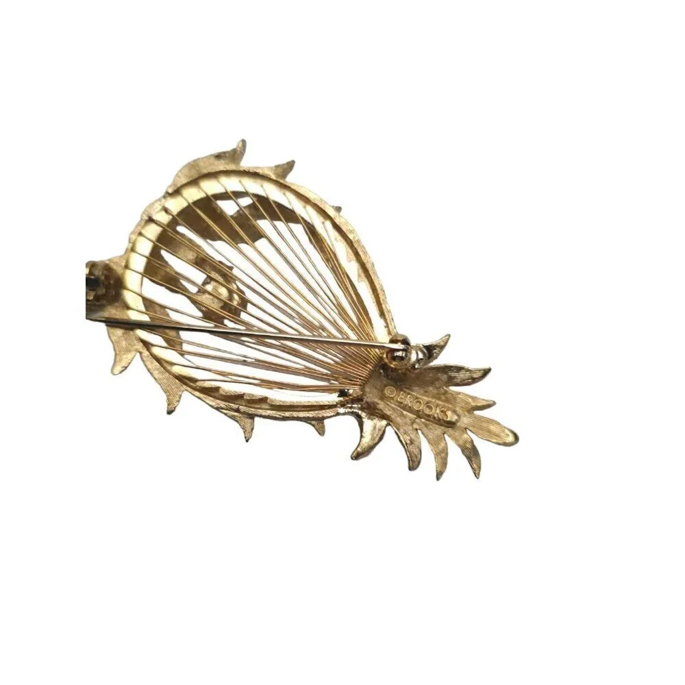 Brooks Texture Faux Pearl Pineapple Brooch Pin Openwork Gold Tone Vintage
